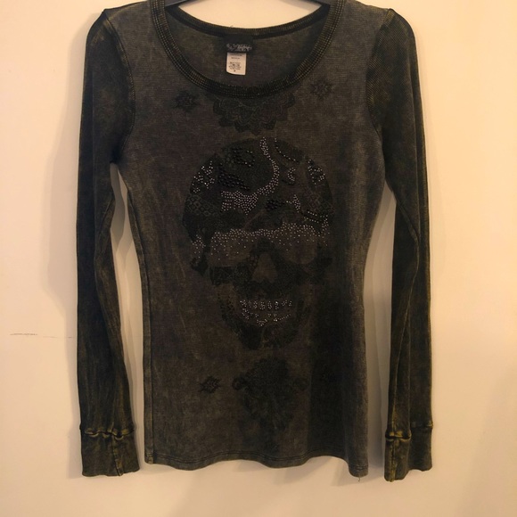 Buckle Tops - Buckle Day Trip sparkle skull top gently used